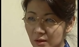 όμορφη ιαπωνική μαμά σαγηνεύει γιο