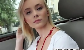 Southern Teen % 28Maddy Rose % 29 Fucks wide the Car for a free ride - MOFOS