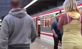 Μεγάλα βυζιά Stella Apollyon PUBLIC σεξ σε ένα υπόγειο τρένο με 2 παιδιά