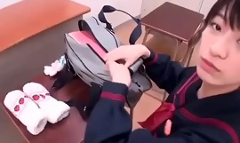 Estudante japonesa engolfando nos mamilos de homem - Vídeo completo: xxx2019.pro xxx video sSjWyy