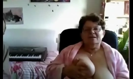 Vittig bedstemor udenfor webcamhooker.us tunge buxom bryster