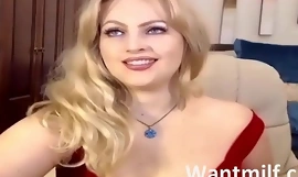 Lindo amador sexy linda quente de MILF vestido vermelho em casa pornô em Wantmilf.club