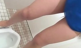 Squatting and pissing japanese hos