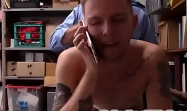 Tatted College Jock fångad och knullad barbacka av Cop