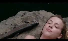 Amber Heard Nude Nage dans la rivière Pourquoi