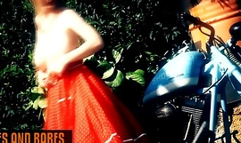 Bravo Models Media - Fietsen toegevoegd aan Babes TV - bandfilms - Amelia Gold 01