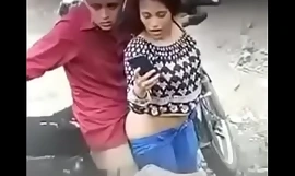 Chica culiando en la calle