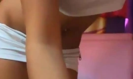 Pygmy Blonde Lolly πρώτα απ 'όλα Cam Squirting Hard