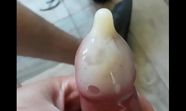 Air mani dalam kondom