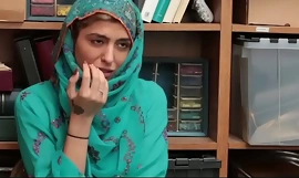 Shoplyfter- seksowna muzułmańska legalna wiek nastolatka gnijąca & nękana