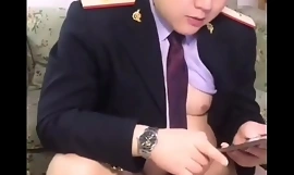 Polis Cina menghantar video bintang lucah gay dalam talian
