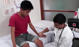 गांठदार समलैंगिक एशियाई गुदा चिकित्सा परीक्षा