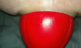 Enorme 12 cm largo rosso calcio scivolante fuori dal mio culo su vicino in rallentatore movimento