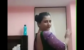Tettona pooja bhabhi seducente danza