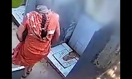 Desi bhabhi pissing to open toilet