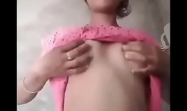 Indiana garota mostra seus peitos