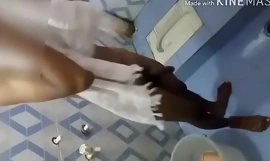 Indisk tonåring kille fångad badande dold telugu