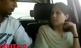 Indiaas meisje auto fuking