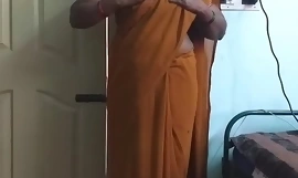 деси индијска напаљена тамилска телугу каннада малајалам хинди велика бела шеф жена носи сари ванитха показује велика бос и без длаке маца притиснути чврсто босом пресс глодање стругање пичка мастурбација