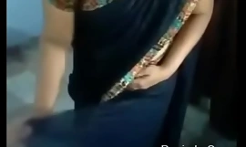 Indyjska ciocia w taki taki sposób w dowolnym wydarzeniu do przekształcenia sari( Desivdo xnxx hindi wideo )