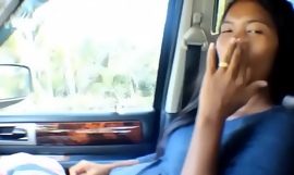 तूफान इरमा उत्तरजीवी 8 महीने की गर्भवती थाई किशोर डीप गले गले सह निगल कार में
