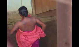 Desi landsby skoldning bhabhi nøgen uinficeret show fanget evigt af i kammerat omkring med irriterende livecam-kvarter