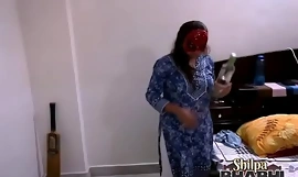 desi bhabhi Shilpa enjoying fianc non-native reverse cow girl style wide of tighten one's belt