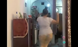 Hot desi indian bhabi shaking her sexi ass andboobs on bigo live...3