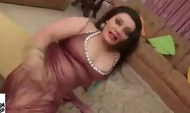 Hot bahbhi dance with chubby pain in a catch mantle moti gand sexy dance india