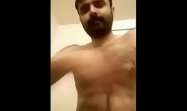 Indiai meleg videó a szexbolond és szőrös desi terv b maszk rángatás meztelenül - indiai meleg oldal