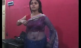 Sexy Desi Avec Profond nombril et sein