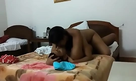 Индијанка врућа беба у надзорнику и команди