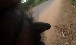 Tohle je dick sousto video mého blikajícího na dívku která je jezdí kole