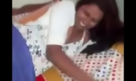 Telugu star porno swathi naidu cu client în cabana