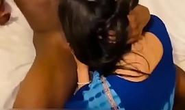 Inder Frau gefickt von einem Afrikaner BBC während Ehemann Uhren.