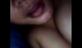 Big boobs chica indonesia tocándose a sí misma en video llamada (1)