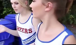 Petite cheerleader tonåringar knullas av en tränare stora gräva upp