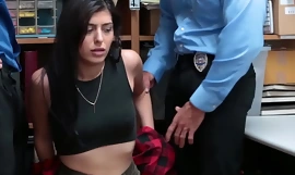 Tiener tweede verhaal en vastberaden politie - onnauwkeurig 3 manier seks