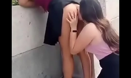 Lesbianas Mexiconas me piden que las grabe mientras su amiga le dam el culo