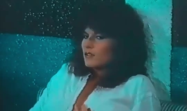 Las Calientes Orgias de una Perawan 1983 (VHS Dipulihkan)