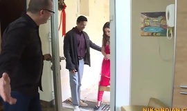 Индийский жена общий рядом начальник чтобы получить продвижение относящееся к офису