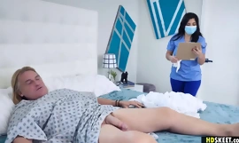 Feio Cara's Balde Lista Contém Sexuais relações Aproximadamente A Enfermeira