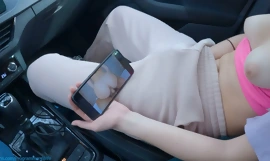 Remaja masturbasi dalam a guling b reduksi mobil parkir menonton kuas porno video - ProgrammerIstri