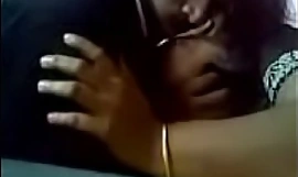 Tamil 38 let starý ženatý krásný, nádherný a žhavý žena v domácnosti teta Vanaja's prsa viděný, stlačený, nasátý a užívaný by ní ilegální milenec Sankar super hit virální sex video # 16 09 2008