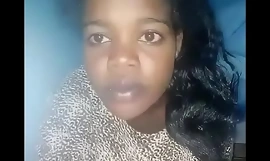 Horn-mad Somali girls masturbándose sola relativa a la cama