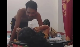 हॉट सुंदर मिलफ भाभी रोलप्ले सेक्स साथ मासूम देवर बंगाली सेक्स वीडियो