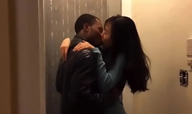 Koreanisch Freundin Küssen mit einem Zuwachs von Blowjob mit großem schwarzem Schwanz