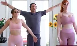 FuckAnytime - Antrenor de yoga o ia pe o milf roșcată și cu ea ca Freeuse - Penelope Kay, Lauren Phillips