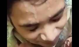 インド人少女アイーシャがブルキナファソの精液で顔に顔射