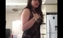 Pakistansk pige viser sin røv